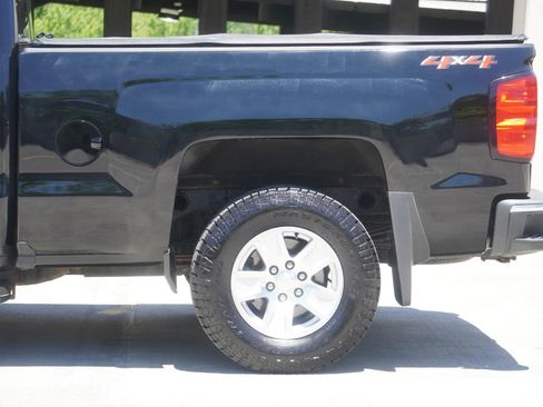 Used 2018 Chevrolet Silverado 1500 LT AWD/4WD image 29