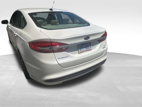 Used 2017 Ford Fusion SE w/ Fusion SE Technology Package FWD image 21