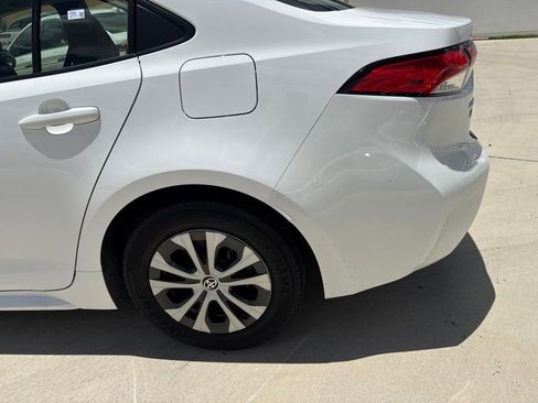 Used 2021 Toyota Corolla LE FWD image 3