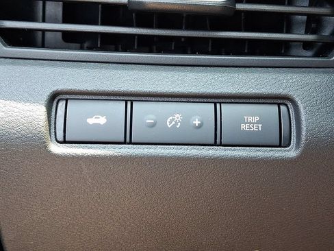Used 2024 Nissan Altima 2.5 SR FWD image 24