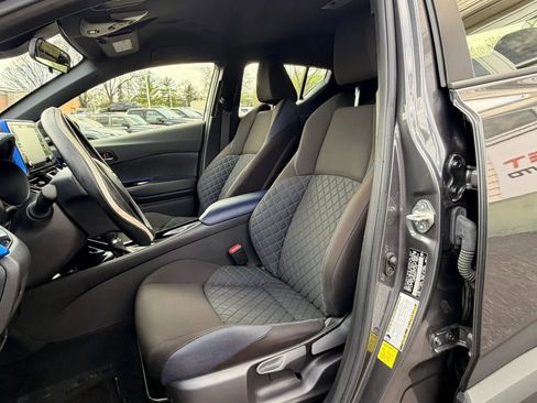 Used 2021 Toyota C-HR XLE image 13