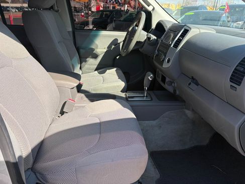 Used 2016 Nissan Frontier SV image 34