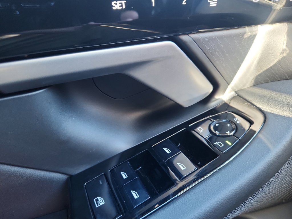 Certified 2026 BMW 530i xDrive w/ Premium Package AWD/4WD image 25