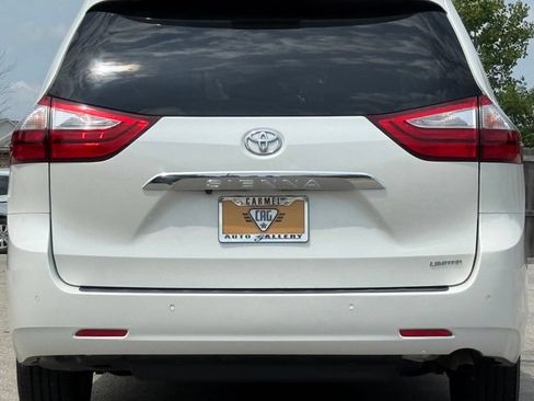Used 2018 Toyota Sienna Limited Premium FWD image 4