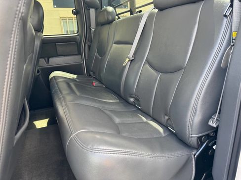 Used 2006 Chevrolet Silverado 2500 W/T w/ Skid Plate Package AWD/4WD image 41