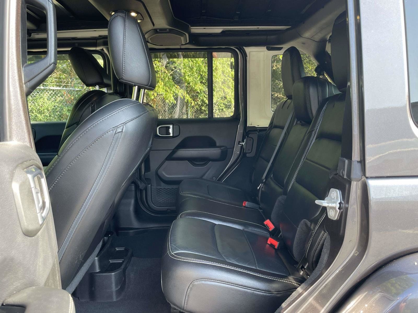 Used 2019 Jeep Wrangler Unlimited Sahara AWD/4WD image 12