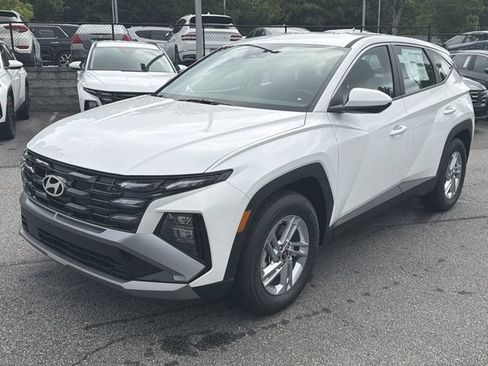 New 2026 Hyundai Tucson SE w/ Tow & Go Package FWD image 3