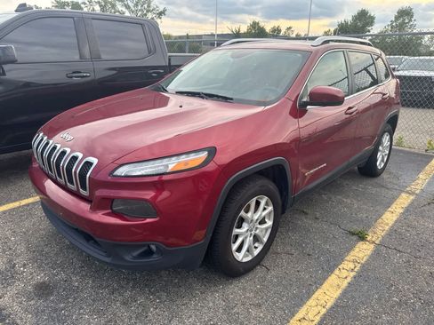 Used 2016 Jeep Cherokee Latitude w/ Cold Weather Group AWD/4WD image 2