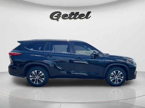 Used 2023 Toyota Highlander XLE FWD image 4