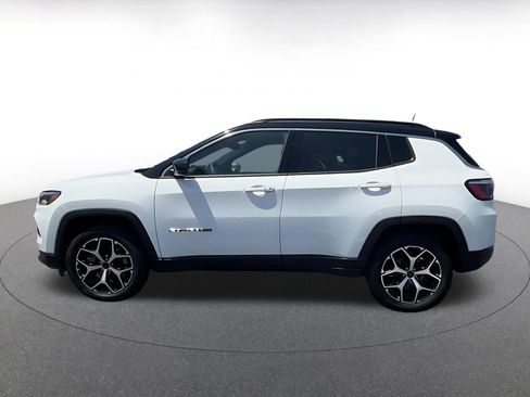 Used 2025 Jeep Compass Limited AWD/4WD image 9