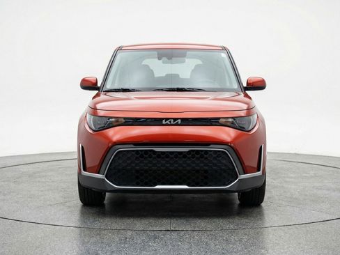 Used 2025 Kia Soul LX w/ LX Technology Package FWD image 2
