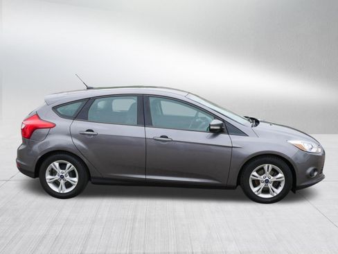 Used 2014 Ford Focus SE w/ SE Winter Package FWD image 8