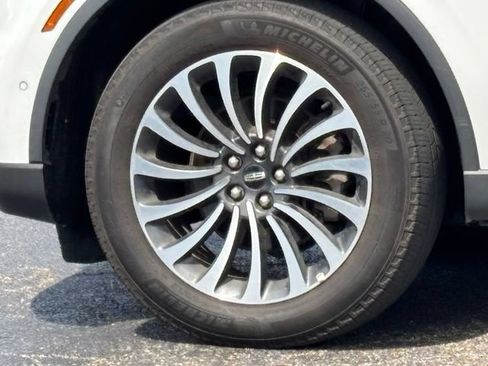 Used 2023 Lincoln Aviator Reserve w/ Equipment Group 201A AWD/4WD image 7