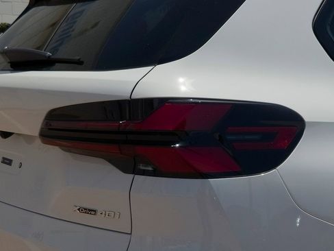 New 2026 BMW X5 xDrive40i w/ M Sport Package AWD/4WD image 5