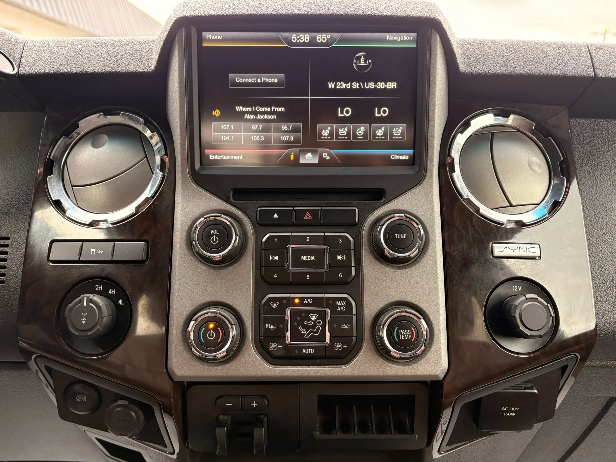 Used 2015 Ford F350 Platinum w/ Platinum Package AWD/4WD image 20