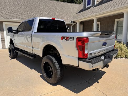 Used 2019 Ford F250 Lariat w/ Lariat Ultimate Package AWD/4WD image 6
