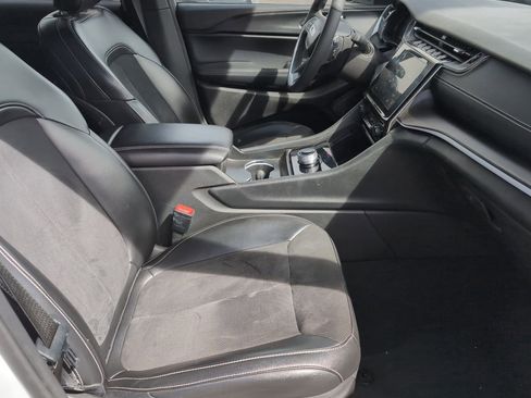 Used 2024 Jeep Grand Cherokee L Laredo image 17