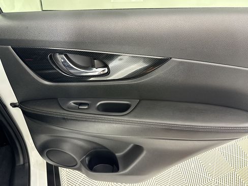 Used 2019 Nissan Rogue SL w/ Premium Package FWD image 43