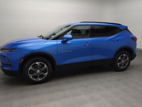 Used 2024 Chevrolet Blazer LT w/ Convenience Package FWD image 2