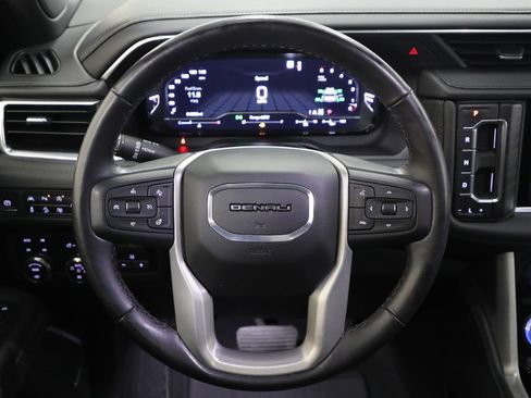 Used 2022 GMC Yukon XL Denali w/ Denali Premium Package AWD/4WD image 3