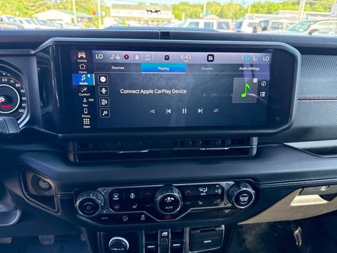 Used 2024 Jeep Wrangler Unlimited Rubicon w/ Technology Group AWD/4WD image 12