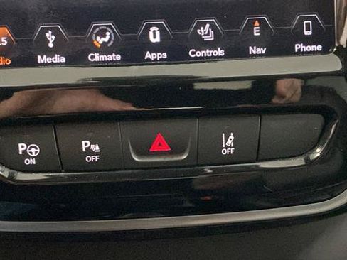 Used 2019 Jeep Cherokee Limited w/ Technology Group AWD/4WD image 32