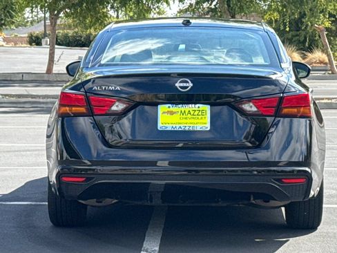 Used 2025 Nissan Altima 2.5 SV FWD image 12