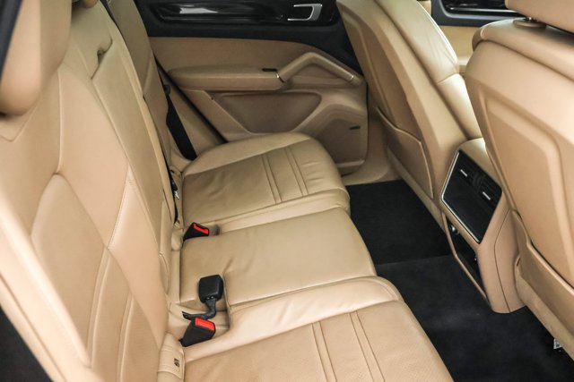 Used 2020 Porsche Cayenne AWD/4WD image 24