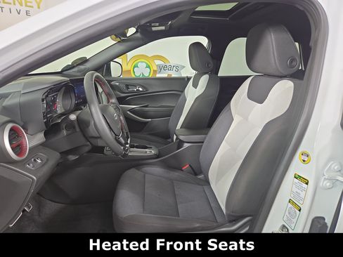 Certified 2024 Chevrolet Trax RS w/ Sunroof Package FWD image 11