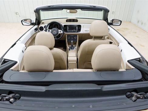 Used 2013 Volkswagen Beetle TDI FWD image 12