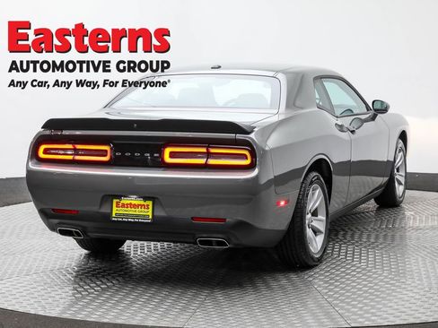 Used 2023 Dodge Challenger SXT image 5
