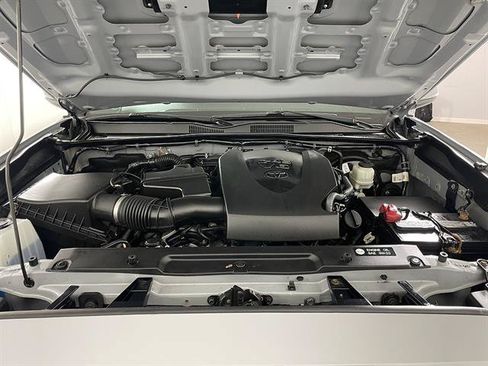 Used 2019 Toyota Tacoma TRD Sport w/ Technology Package AWD/4WD image 21