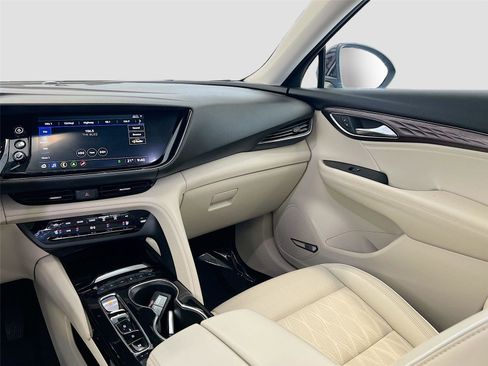 Used 2022 Buick Envision Avenir w/ Technology Package II image 32