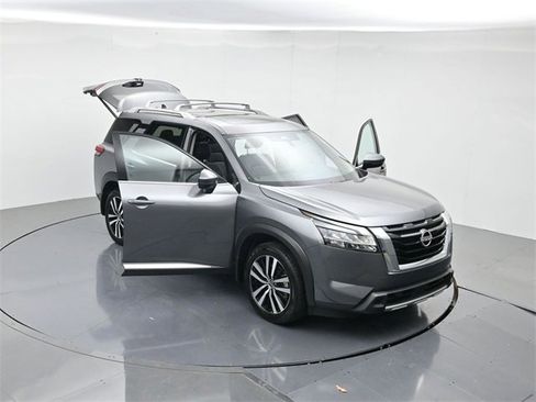 Used 2024 Nissan Pathfinder Platinum image 42