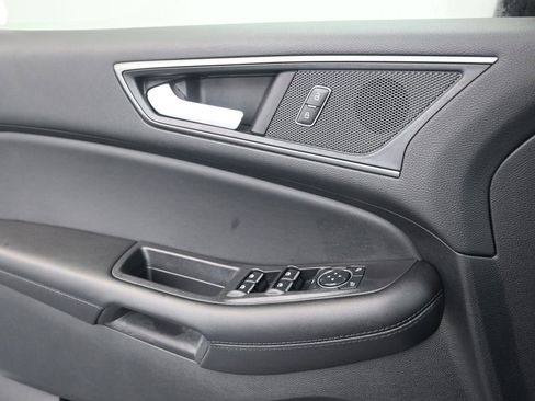 Used 2024 Ford Edge SE w/ Black Appearance Package image 11