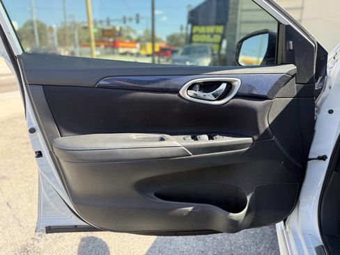 Used 2017 Nissan Sentra SR w/ Driver's Assist Package FWD image 11