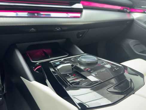 Used 2025 BMW i5 eDrive40i w/ M Sport Package RWD image 27