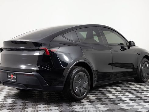 Used 2026 Tesla Model Y AWD image 7