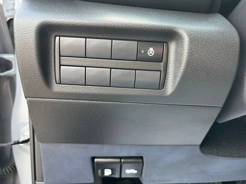Used 2023 Nissan Kicks SR w/ SR Premium Package FWD image 15