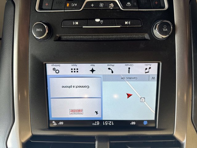 Used 2017 Ford Fusion SE w/ Fusion SE Technology Package FWD image 22
