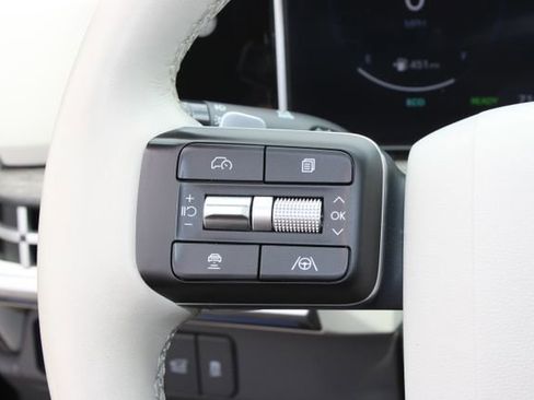 Used 2025 Hyundai Santa Fe Limited AWD/4WD image 19