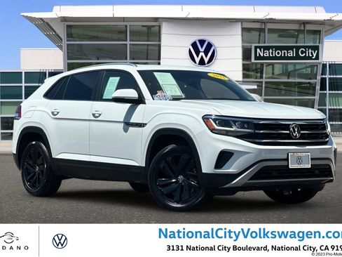 Used 2023 Volkswagen Atlas Cross Sport SE w/ Panoramic Sunroof Package FWD image 1