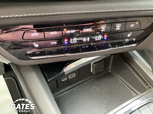Used 2022 Buick Envision Preferred FWD image 20