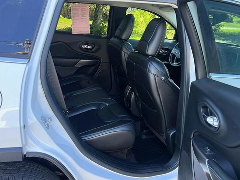 Used 2019 Jeep Cherokee Latitude Plus w/ Comfort/Convenience Group AWD/4WD image 30