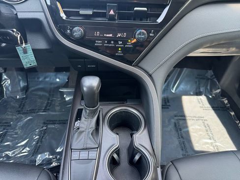 Used 2023 Toyota Camry SE FWD image 11