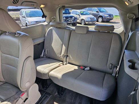 Used 2016 Toyota Sienna XLE image 11
