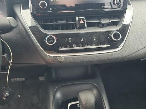 Used 2021 Toyota Corolla LE image 7