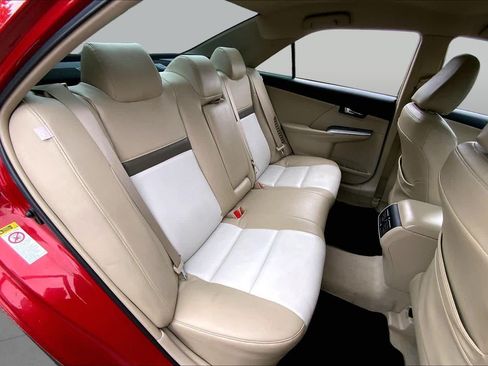 Used 2013 Toyota Camry XLE w/ Convenience Pkg FWD image 20