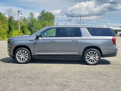 Used 2021 GMC Yukon XL Denali w/ Denali Premium Package AWD/4WD image 8