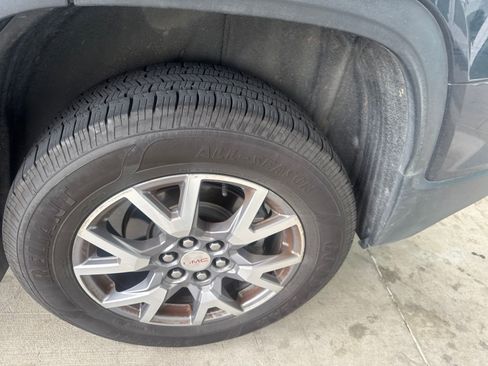 Used 2020 GMC Acadia SLT FWD image 13